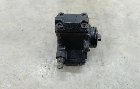 Mercedes-Benz A W168 Fuel injection high pressure pump A6110700501