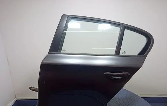 BMW 1 E82 E88 Rear door