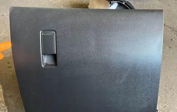 Peugeot 508 II Glove box