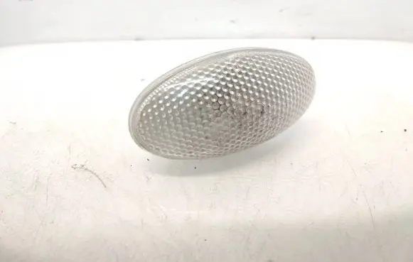 Suzuki Grand Vitara II Front fender indicator light