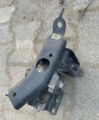 Toyota Yaris Engine mount vacuum valve 