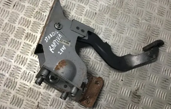 Chevrolet Captiva Brake pedal