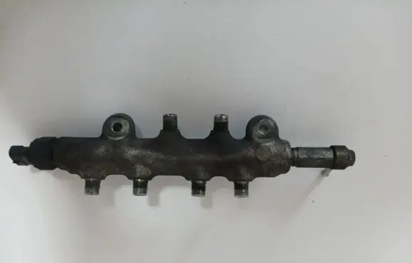 Mazda 6 Fuel distributor 