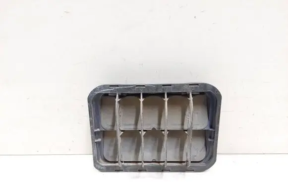 Quarter panel pressure vent