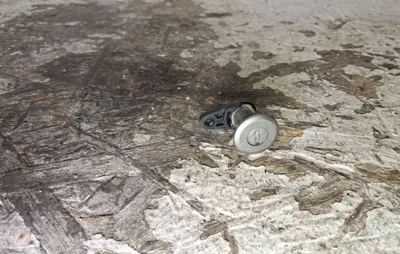 Dacia Logan I Front door lock (next to the handle) 