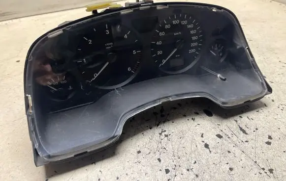 Opel Zafira A Speedometer (instrument cluster) 88311318