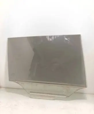 Toyota Avensis T270 Rear door window glass 