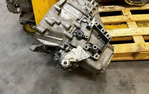 Peugeot 3008 II Manual 6 speed gearbox 20EA78 3486530