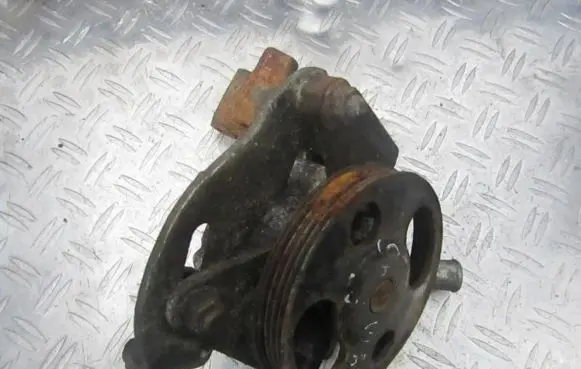 Mazda 323 F Power steering pump