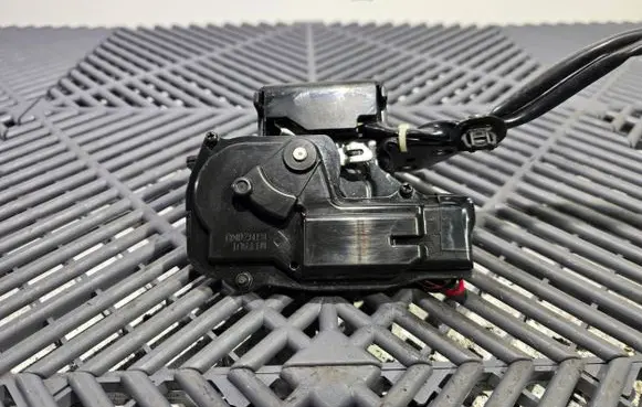 Loading door lock