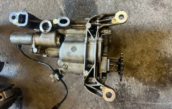 Mini One - Cooper Coupe R56 Oil pump V759401080 168046