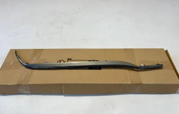 Suzuki Vitara (LY) Front bumper splitter molding 7187486r