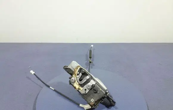 Peugeot 508 RXH Front door lock 851916