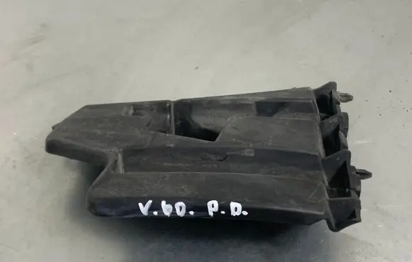 Volvo V60 Front bumper mounting bracket 30796626