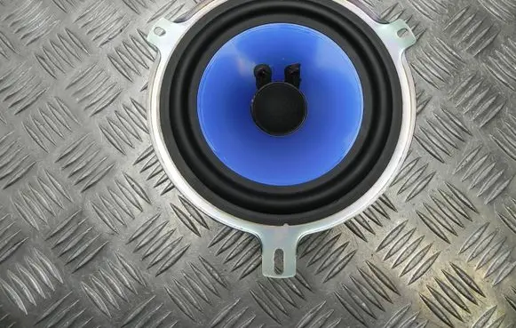 Front door high frequency speaker