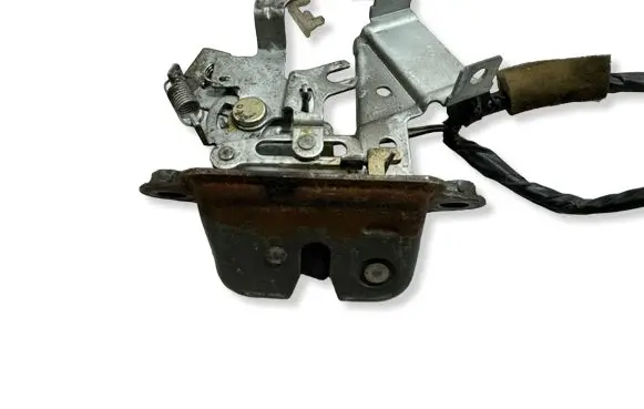 Subaru Outback Loading door lock 63039AG000 63032AG011