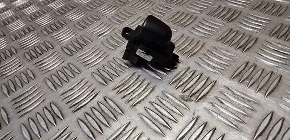 Nissan Juke I F15 Electric window control switch