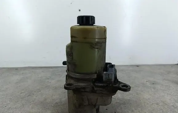 Ford Focus Power steering pump 4M513K514BF