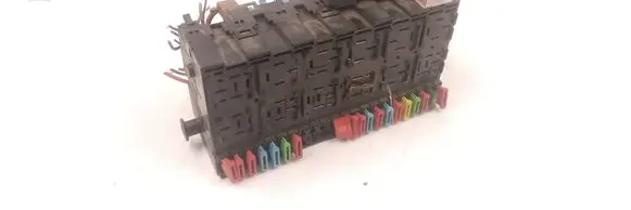 Volkswagen PASSAT B4 Fuse box set 357937039
