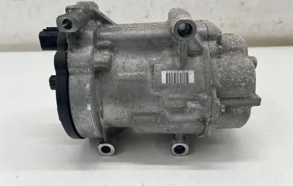 Toyota Yaris XP210 Air conditioning (A/C) compressor (pump) 0424000740 ESB20C 3E32866