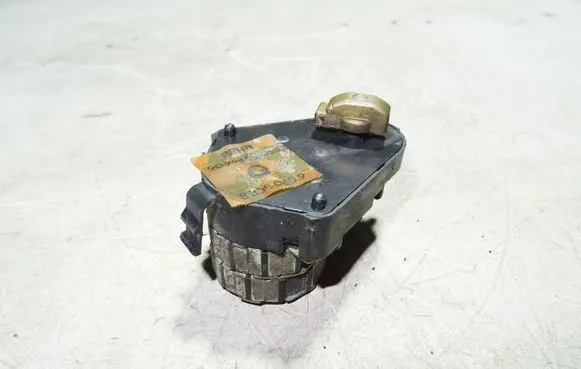 BMW 8 E31 Air flap motor/actuator 64118350080 8350080 0132800005