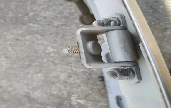 Nissan Primera Tailgate/trunk/boot hinge