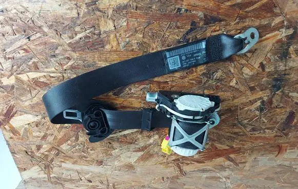Volkswagen PASSAT B7 Front seatbelt 3C1857706R