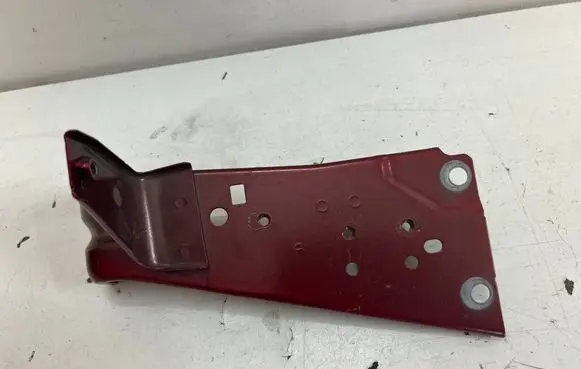 Mazda 2 Fender mounting bracket DA6A