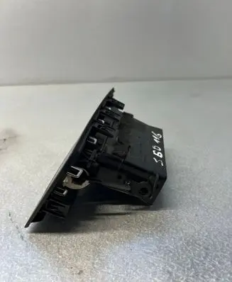 Volvo S60 Dash center air vent grill ---