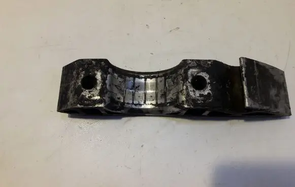 Volkswagen Touareg I Sway bar bush bracket, front 7L0411063