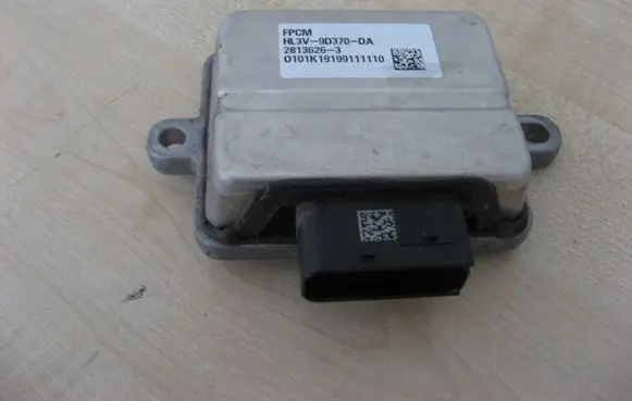 Lincoln Navigator Fuel injection pump control unit/module HL3V-9D370-DA 28136263