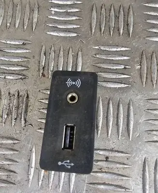 Volkswagen PASSAT B8 USB socket connector 5G0035222