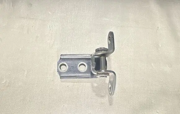 Toyota Avensis T270 Rear door upper hinge 