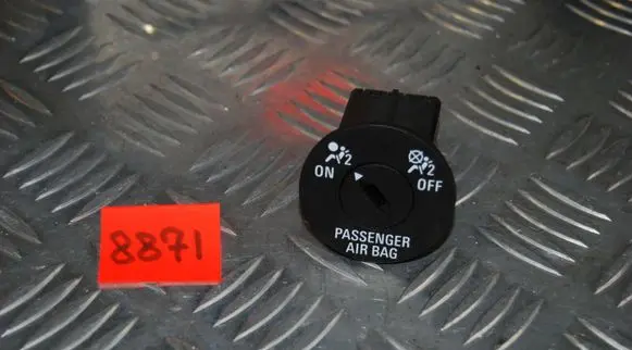 Opel Insignia A Passenger airbag on/off switch 13268602
