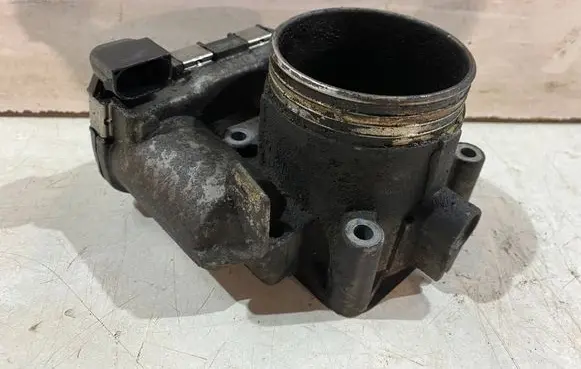 Volvo XC90 Throttle valve 30711553