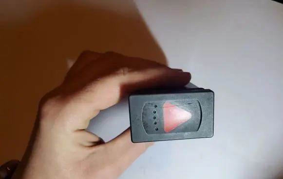 Volkswagen PASSAT B5 Hazard light switch KG0577DL02