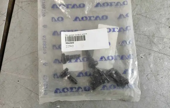 Volvo V70 Nuts/bolts 986009 982181 3547965