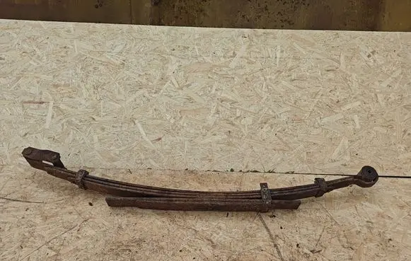 Toyota Hilux (AN10, AN20, AN30) Rear leaf spring 
