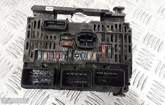 Peugeot Expert Fuse module 9661682880