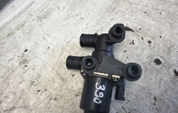 BMW 5 E60 E61 Coolant heater control valve 6920226
