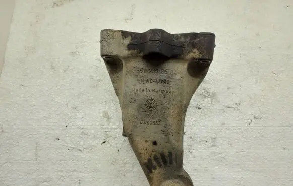 Mercedes-Benz C W204 Engine mounting bracket A6512233504