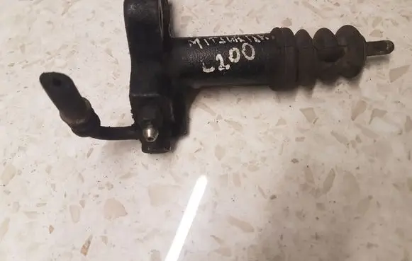 Mitsubishi L200 Clutch slave cylinder 