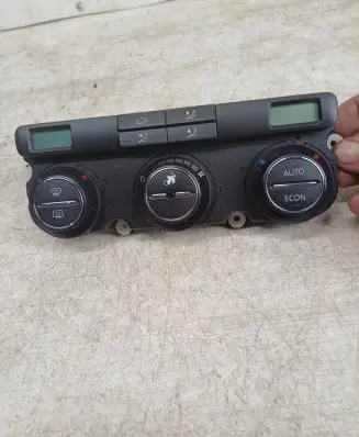 Volkswagen PASSAT B6 Climate control unit