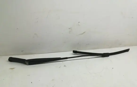 Volkswagen PASSAT B6 Front wiper blade arm 3C1955410B