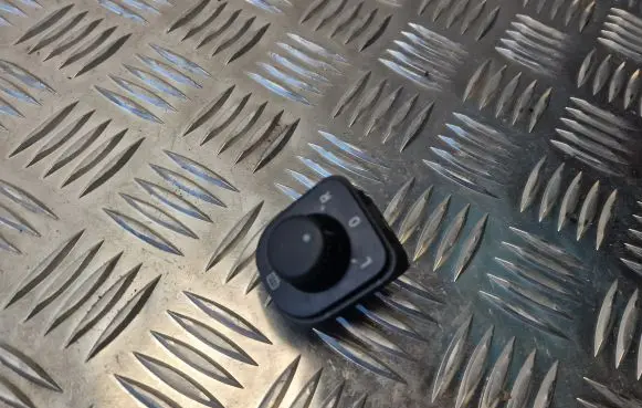 Volkswagen Jetta V Wing mirror switch 1K0959565K