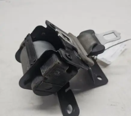KIA Sorento Middle seatbelt (rear) 0432005