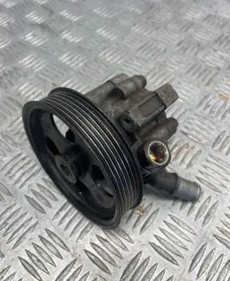 Opel Insignia A Power steering pump 55563329