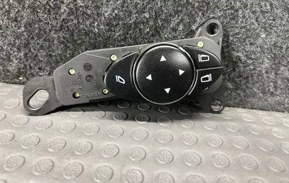 Mercedes-Benz E W211 Wing mirror switch 2118213051