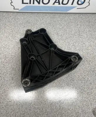 BMW 5 E60 E61 A/C compressor mount bracket 7792202