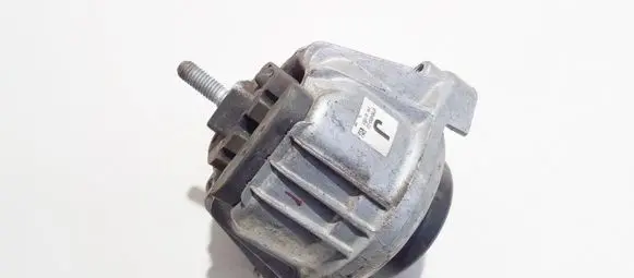Engine mount bracket